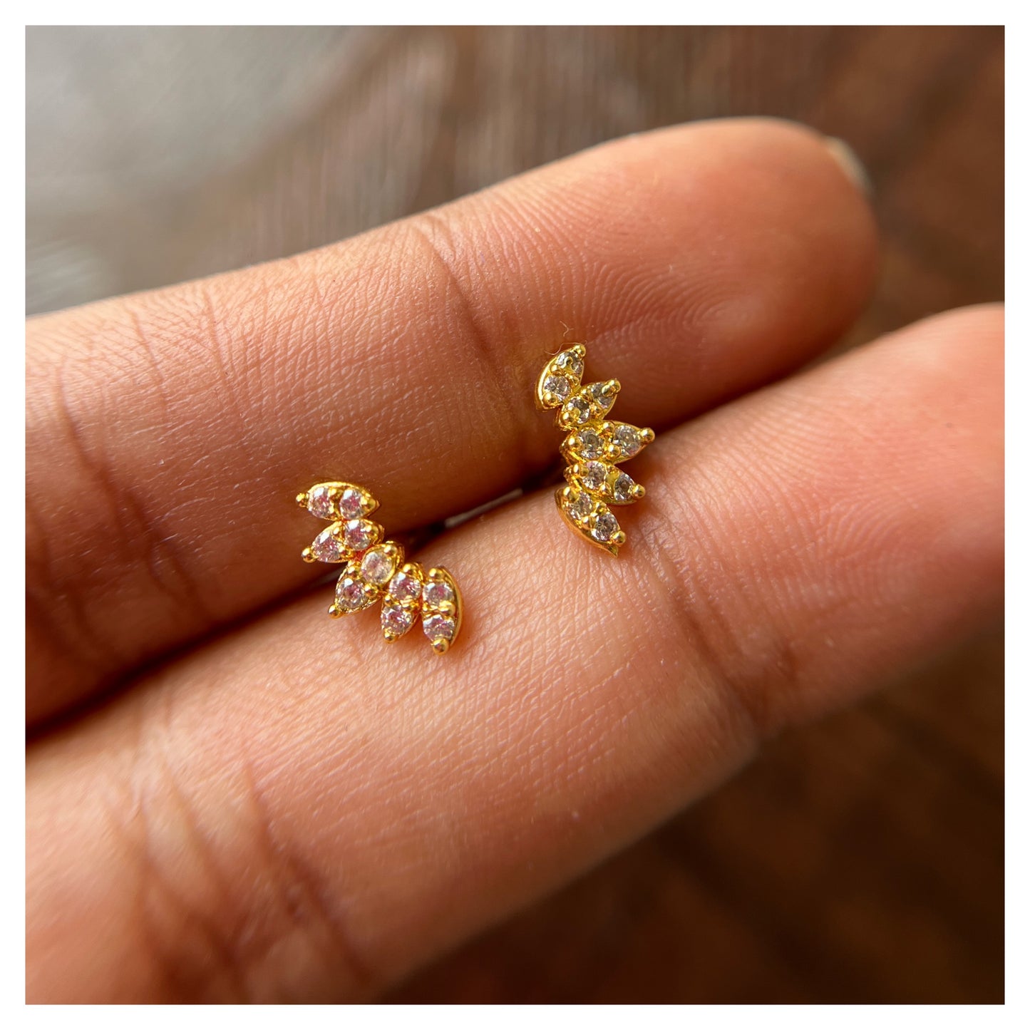 6 Stone -PAIR of studs Gold plated
