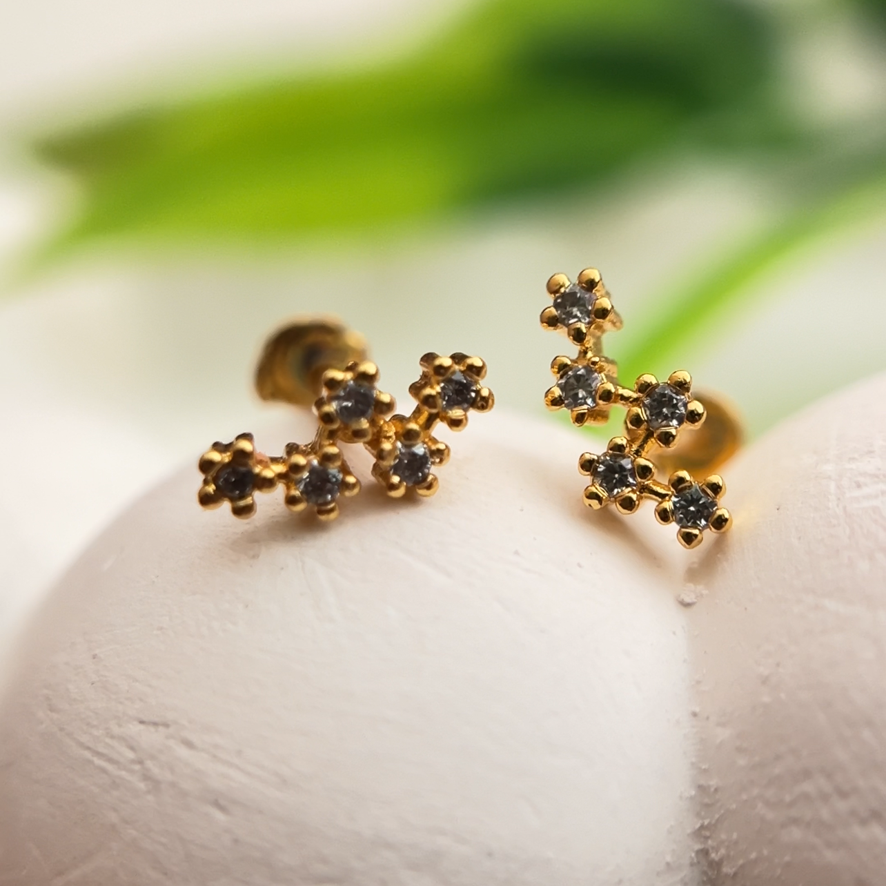 BLOOM CLUSTER STUDS pair
